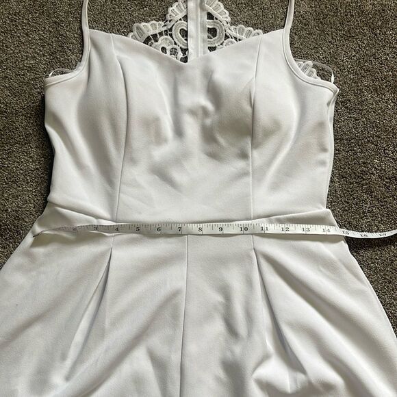 NWT Francesca’s white romper Size M Romper has crochet back & adjustable straps. - Picture 9 of 15
